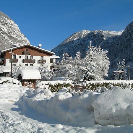 Hotel Des Roses Antey-Saint-André Екстериор снимка