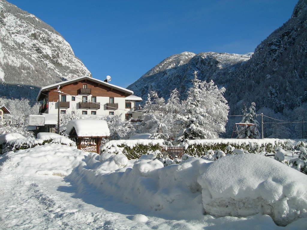 Hotel Des Roses Antey-Saint-André Екстериор снимка